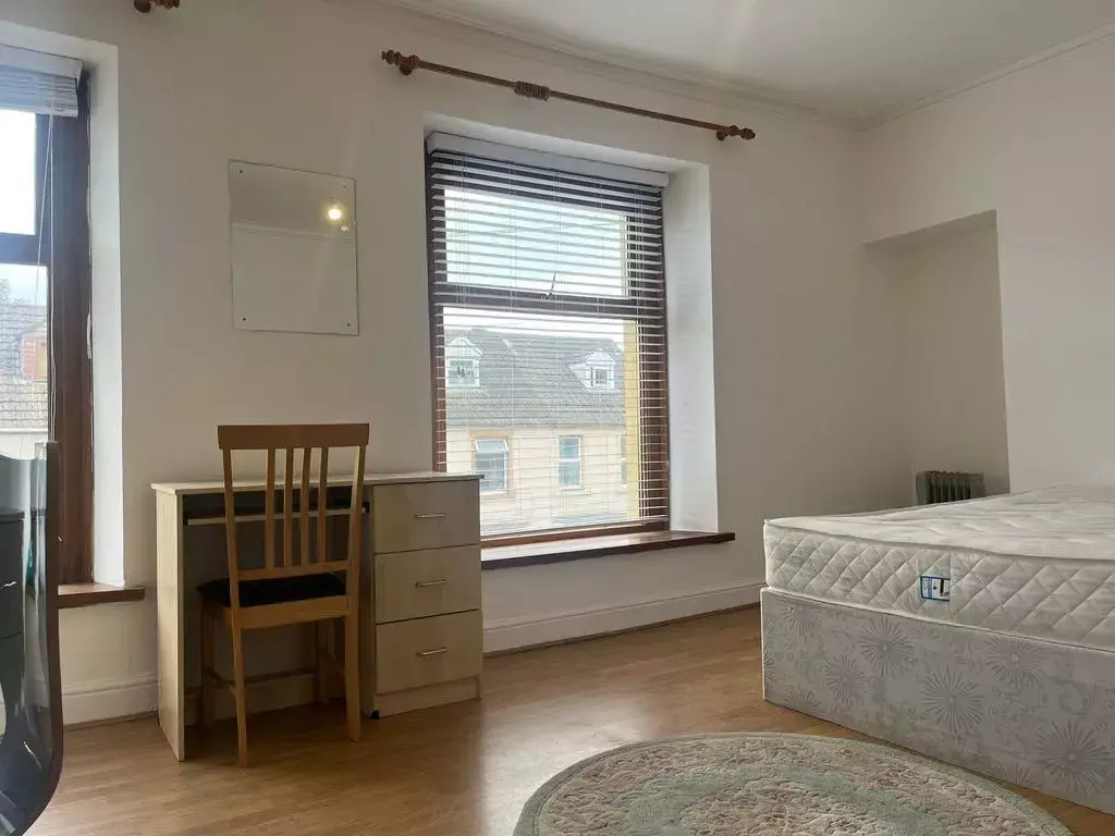 4 bedroom terraced house