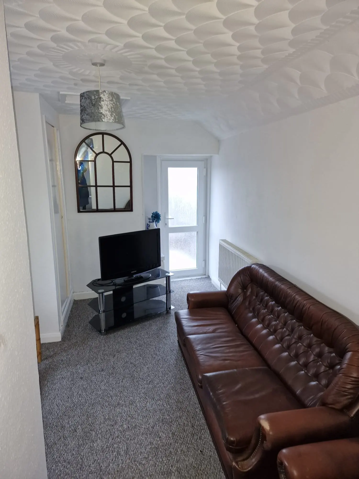 3 bedroom end of terrace house to rent