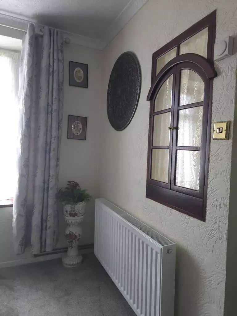 3 bedroom end of terrace house