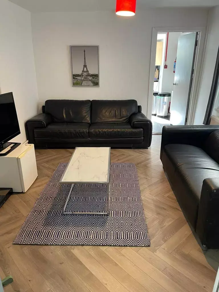 6 Bedroom House whole or share