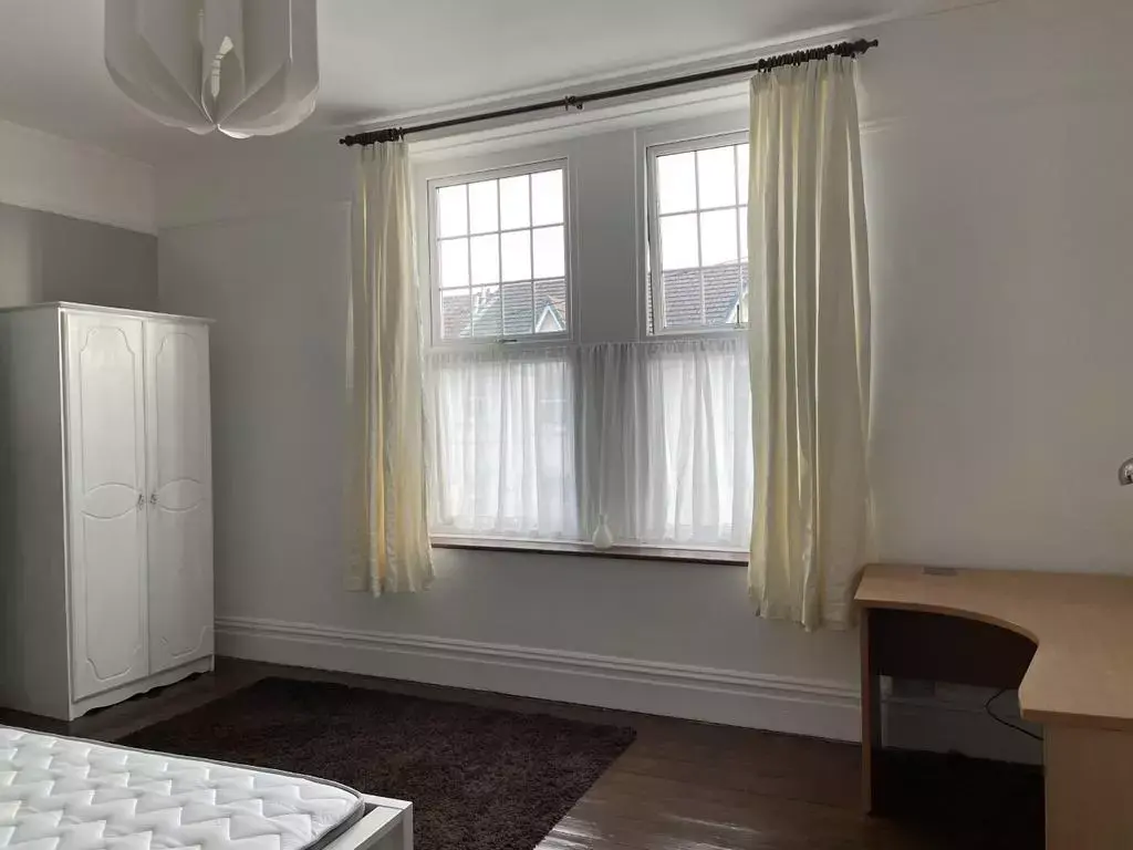 3 bedroom flat share to rent