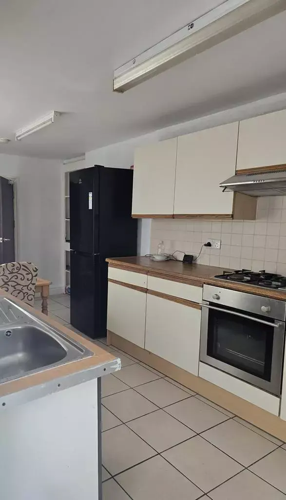 4 bedroom terraced house share
