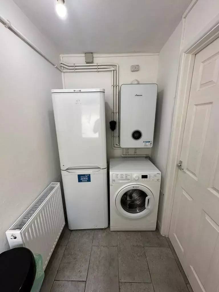 6 Bedroom House whole or share