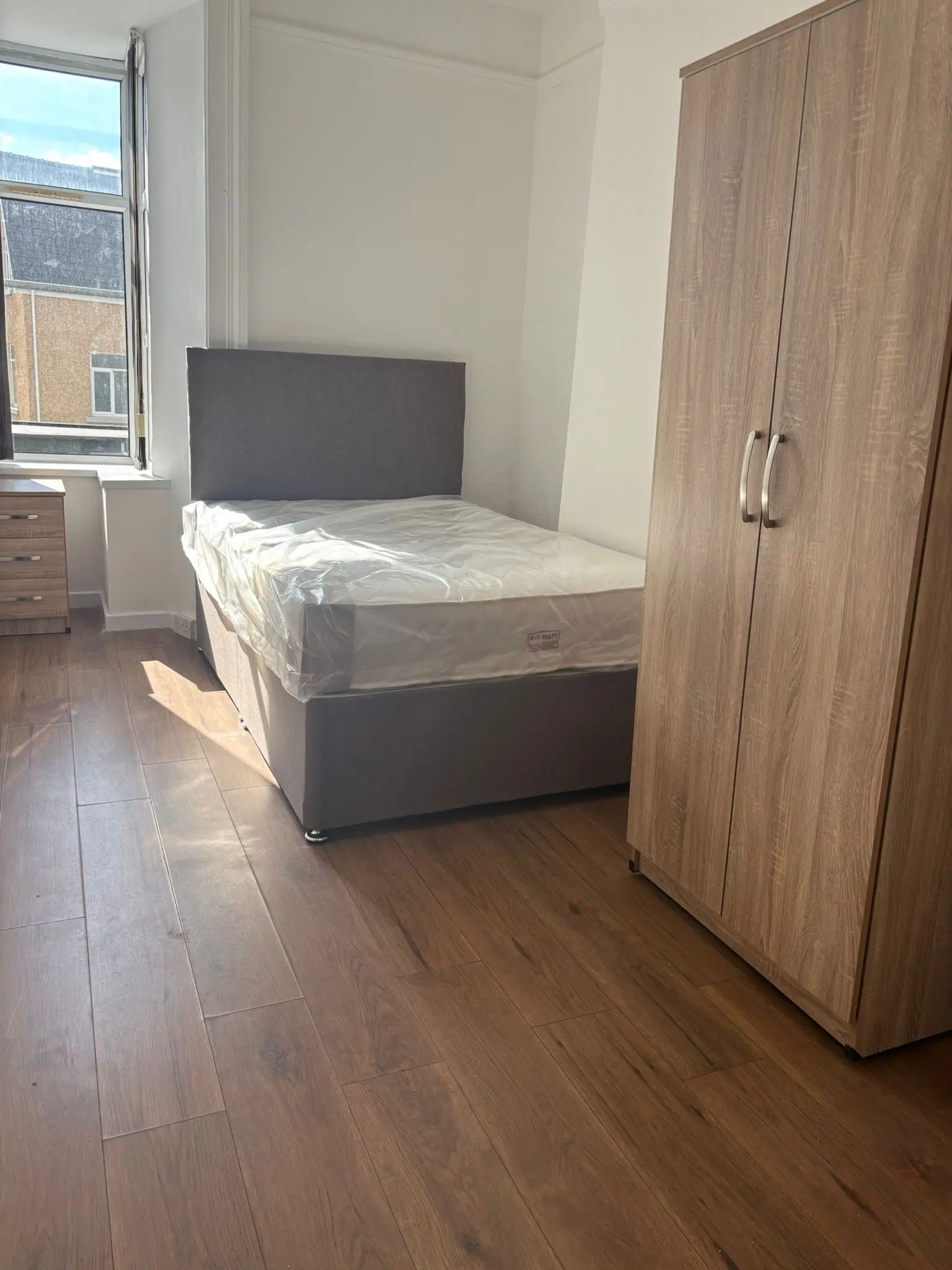 3 Bedroom 1 Bathroom Flat