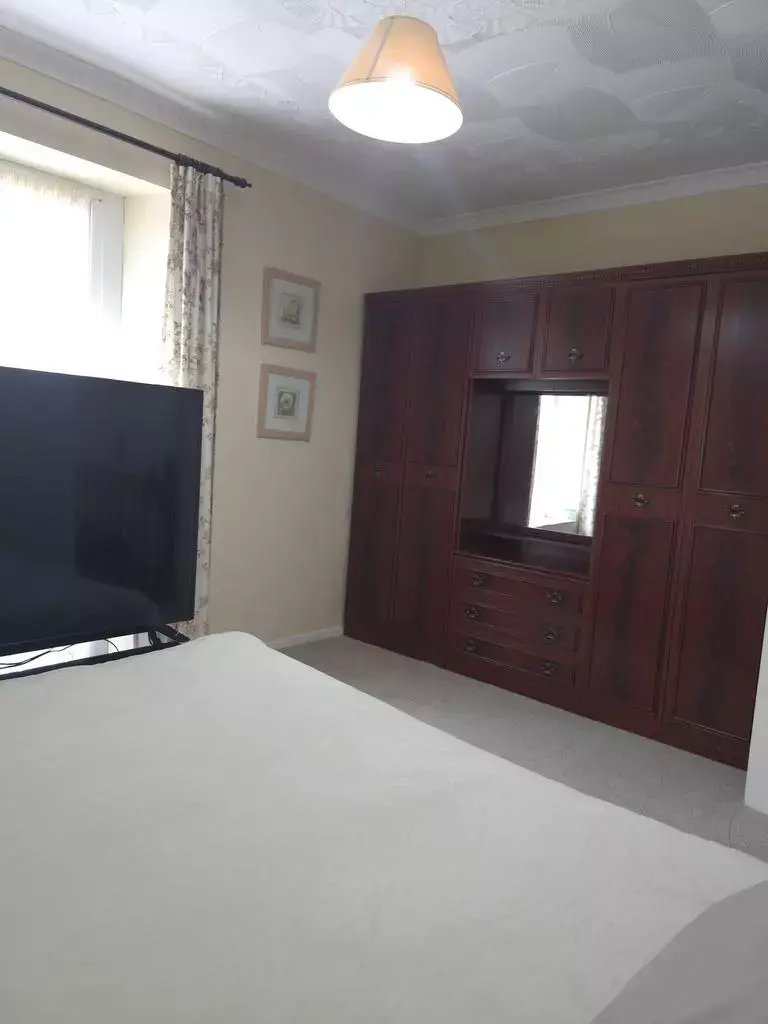 3 bedroom end of terrace house