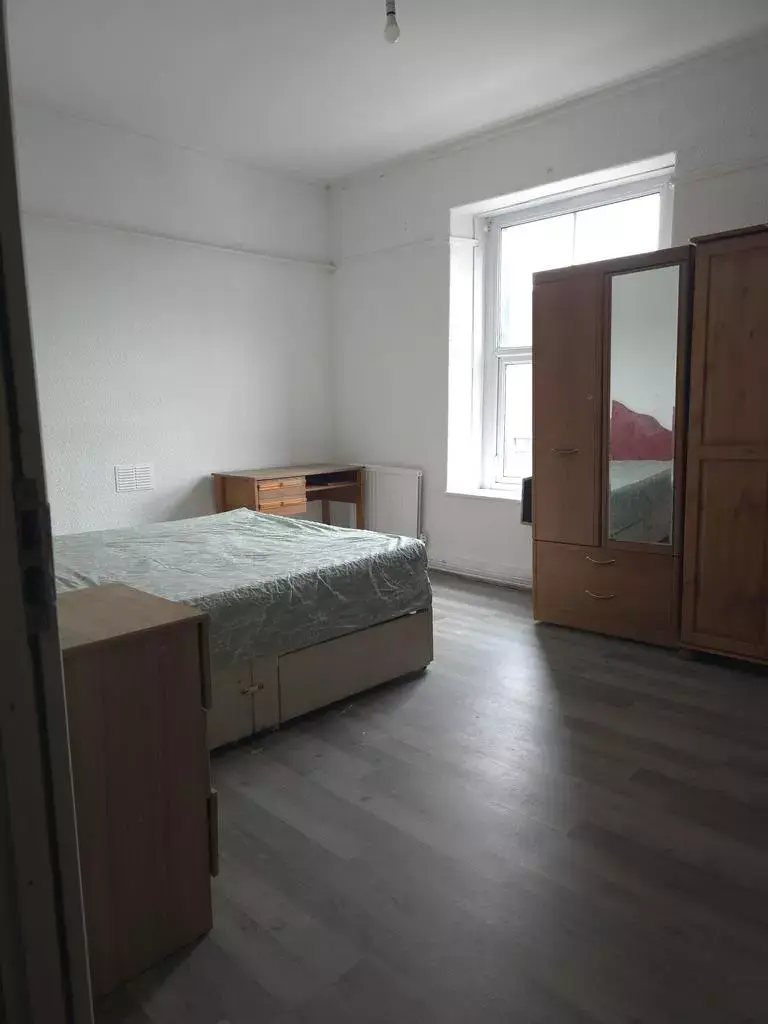 4 bedroom terraced house share