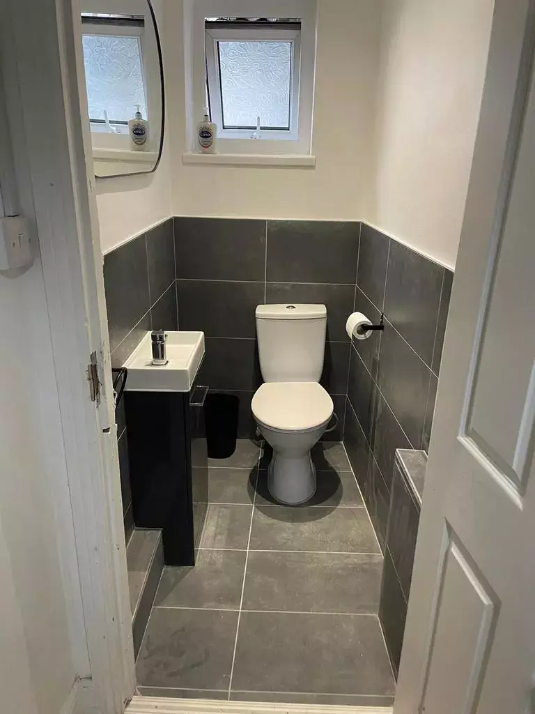 6 Bedroom House whole or share