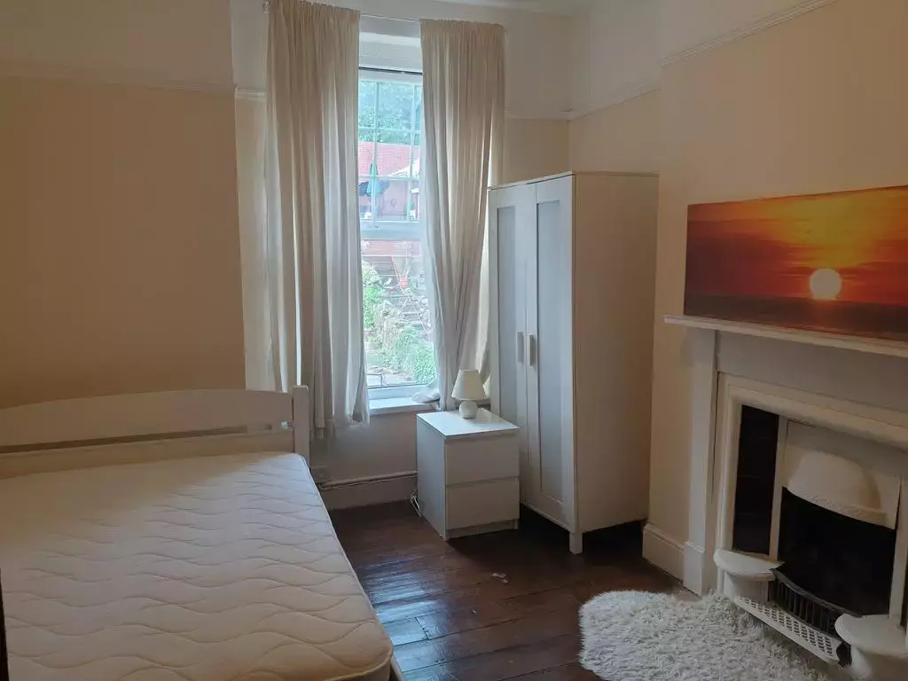 3 bedroom flat share to rent