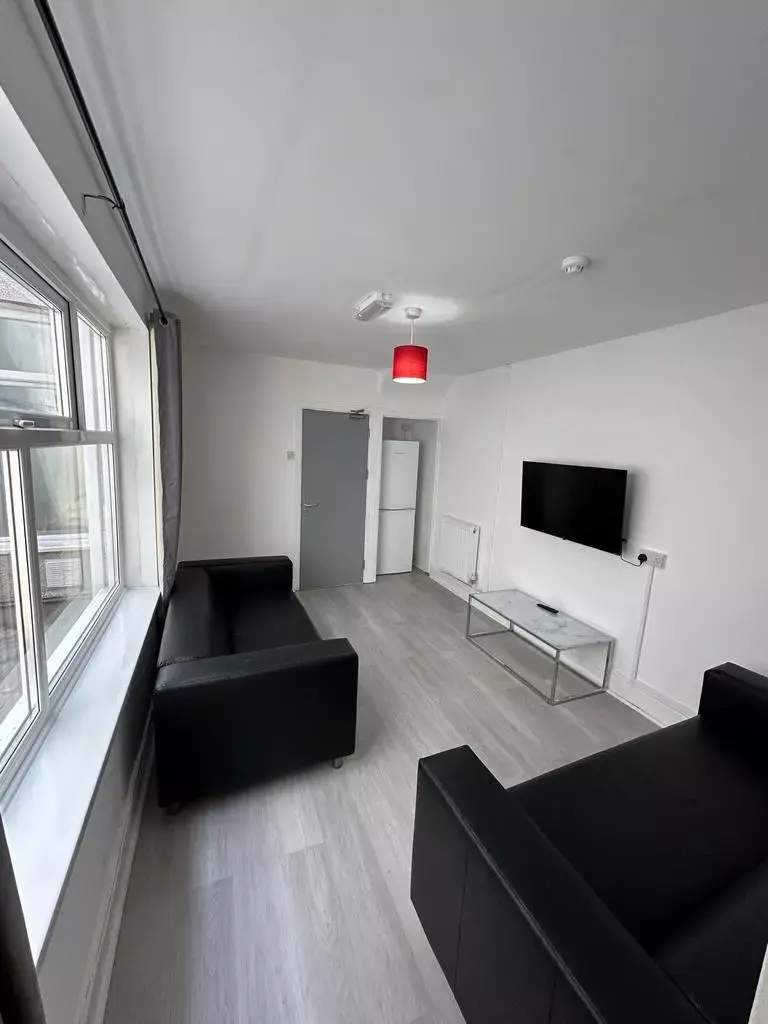 6 Bedroom House whole or share