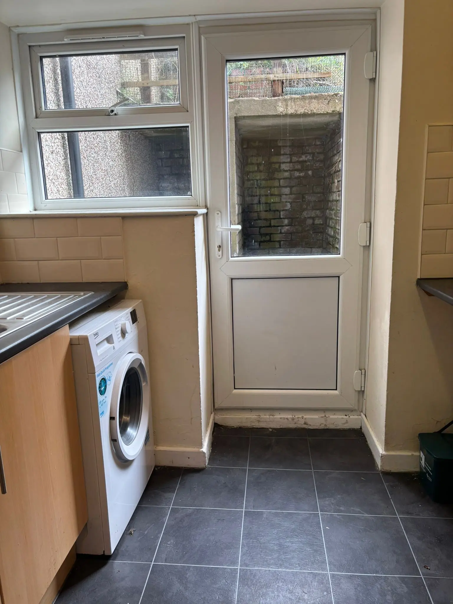 2 bedroom mid terraced house to rent