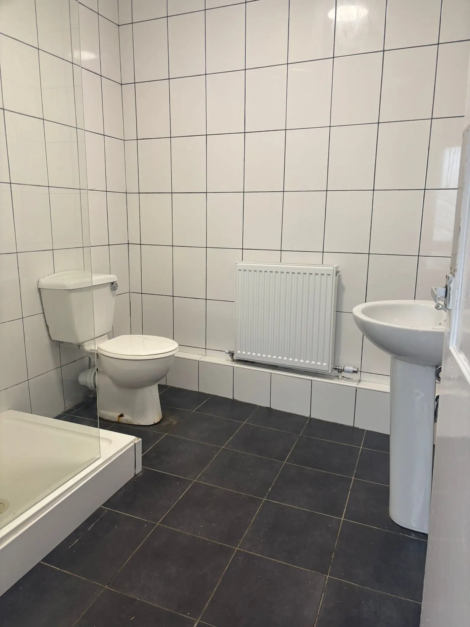 3 Bedroom 1 Bathroom Flat