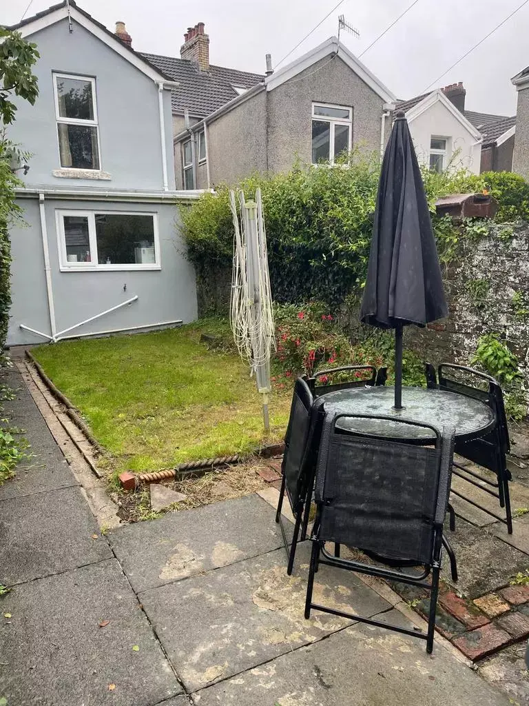 6 Bedroom House whole or share