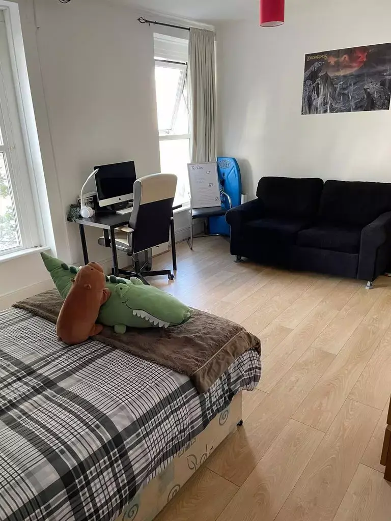 6 Bedroom House whole or share