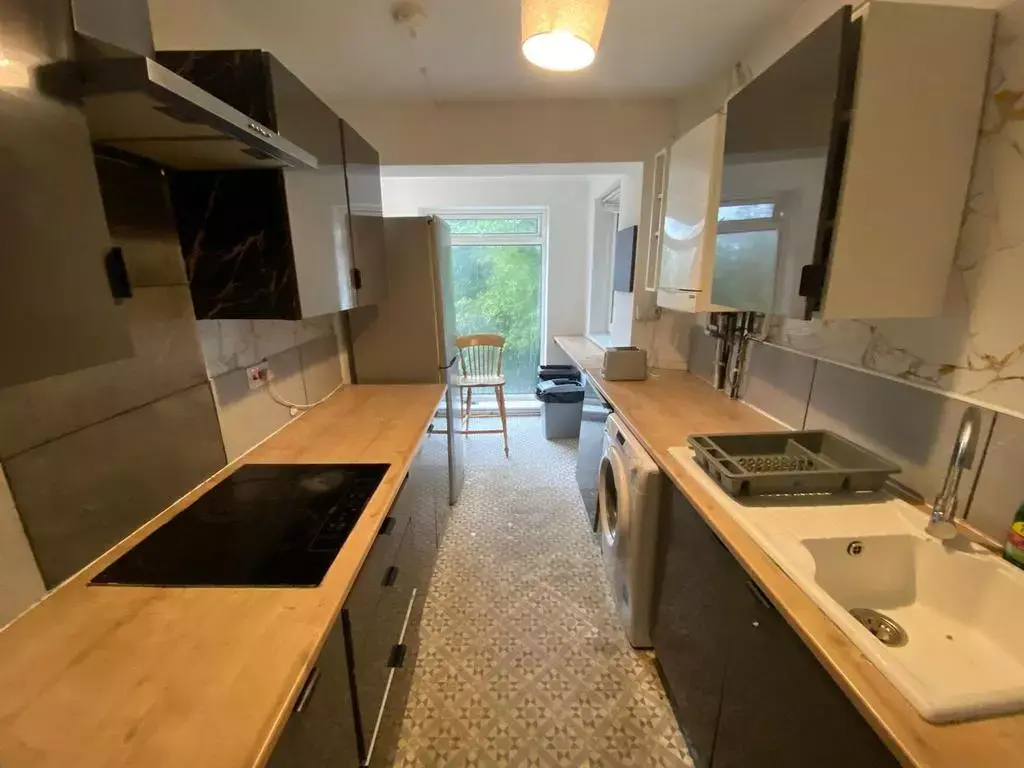4 bedroom flat share