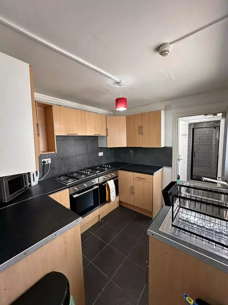 6 Bedroom House whole or share