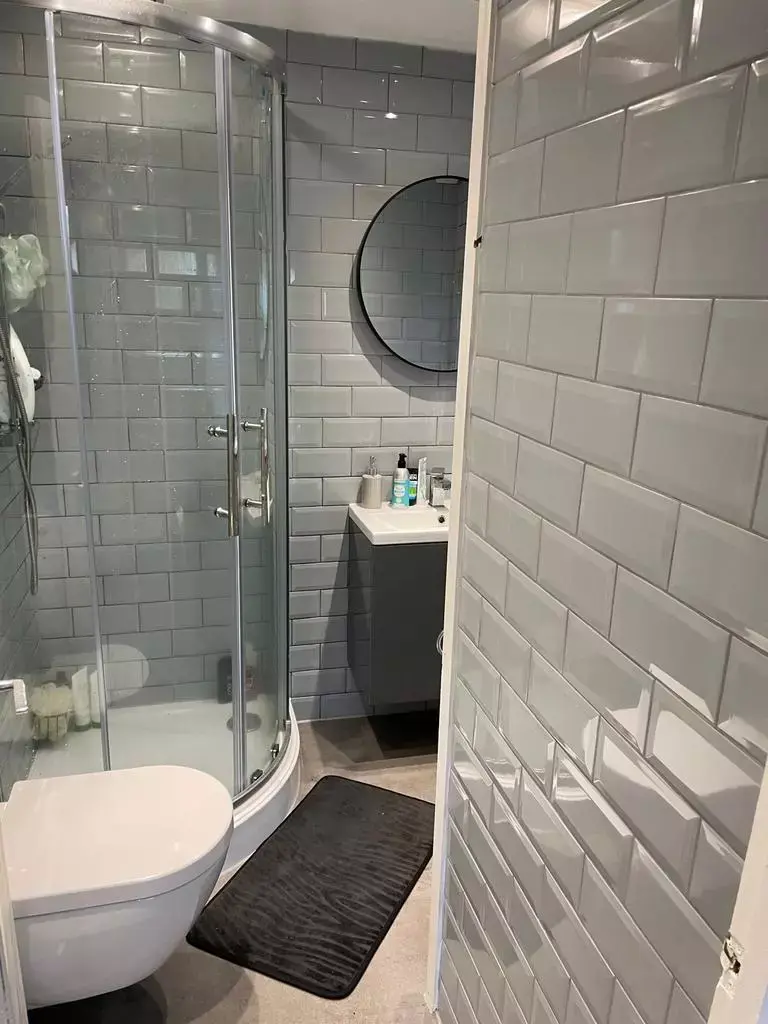 6 Bedroom House whole or share
