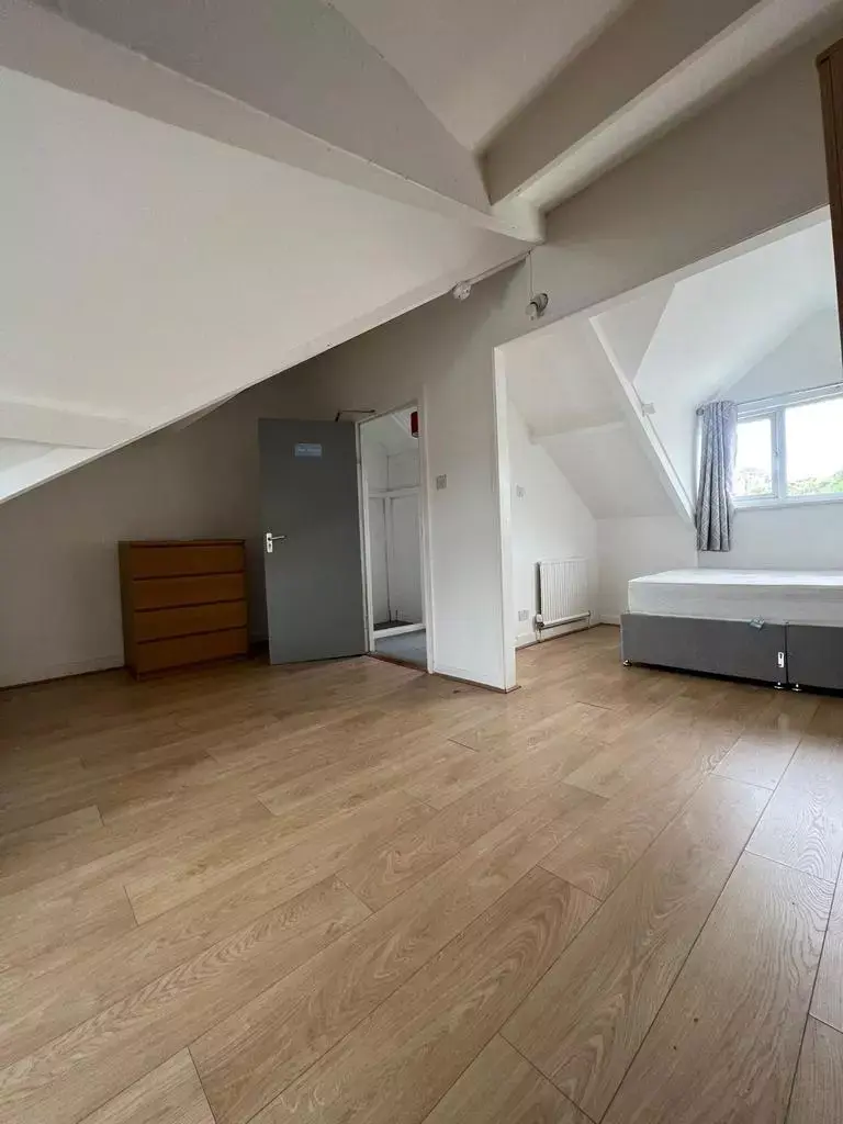 6 Bedroom House whole or share