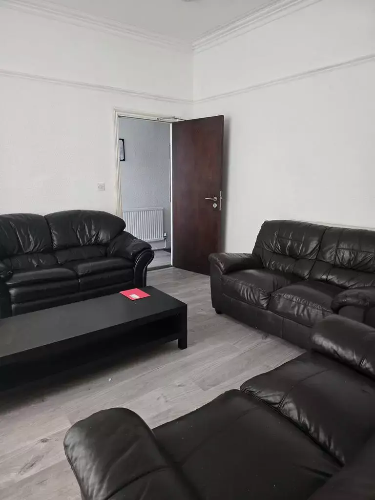 4 bedroom terraced house share