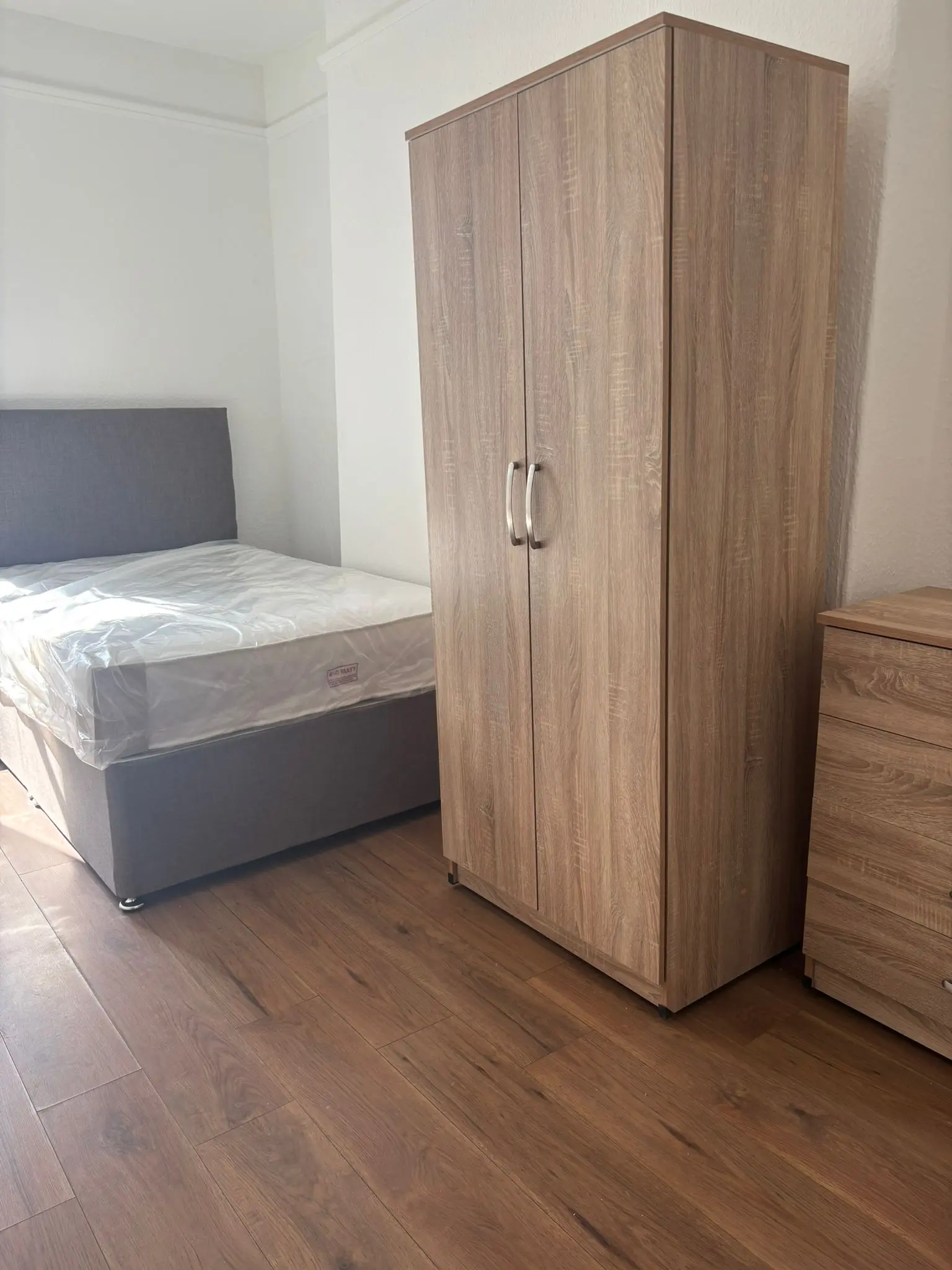 3 Bedroom 1 Bathroom Flat