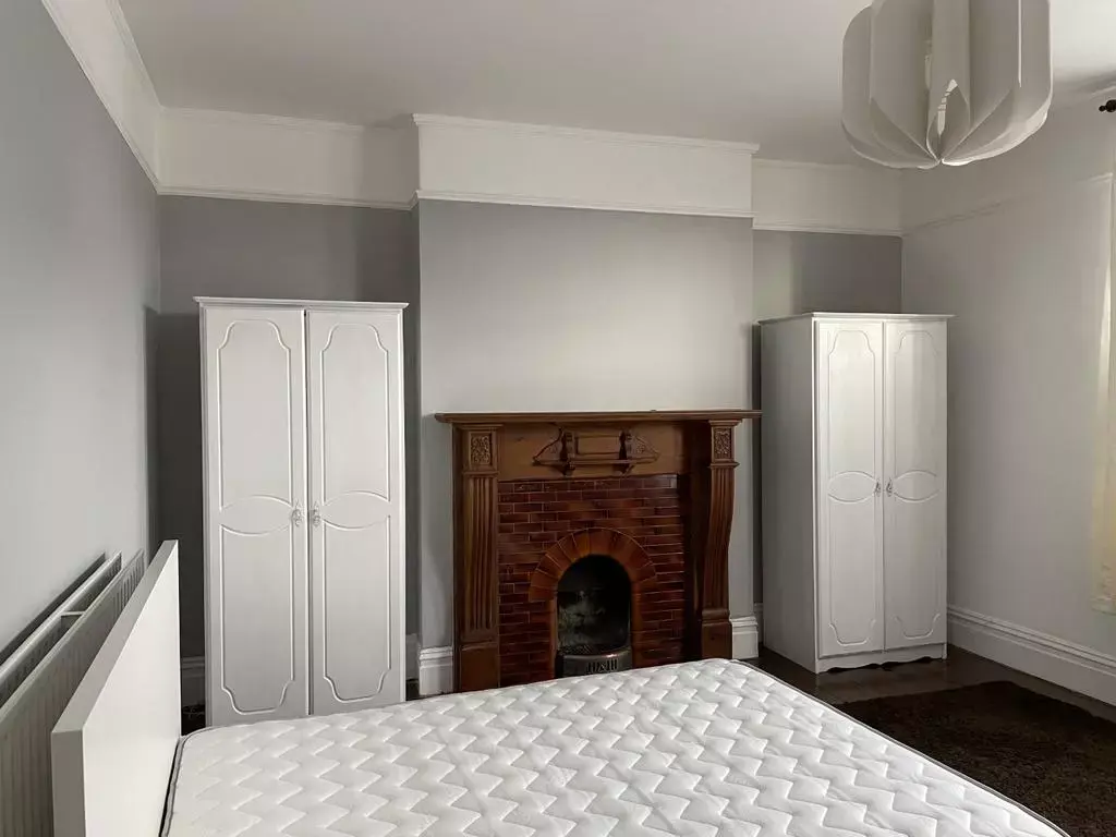 3 bedroom flat share to rent