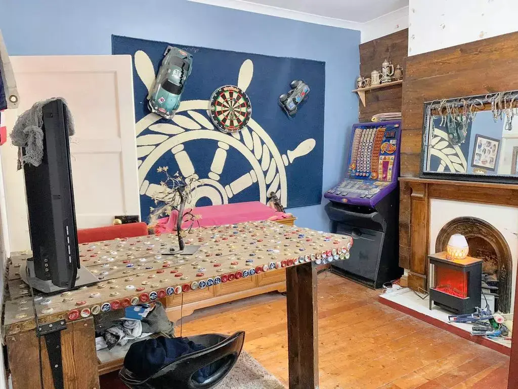 2 bedroom terraced house