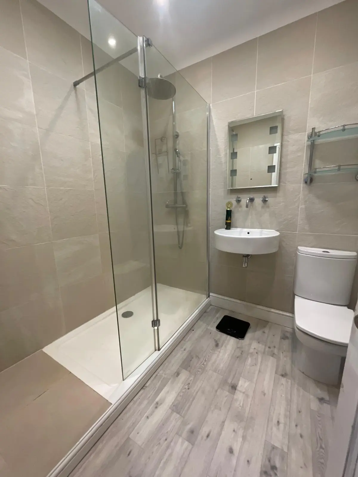 2 bedroom house share to rent