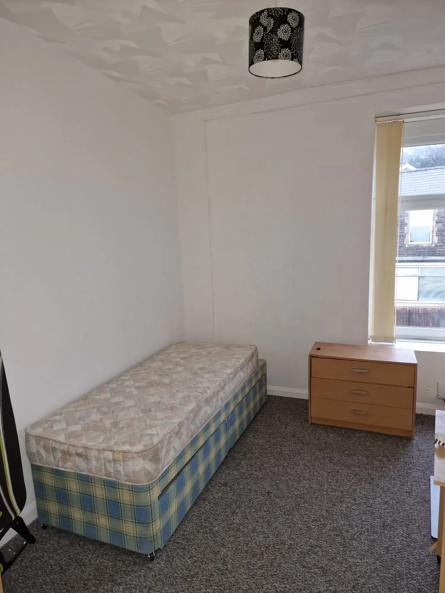 3 bedroom end of terrace house to rent