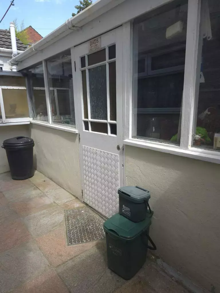 3 bedroom end of terrace house