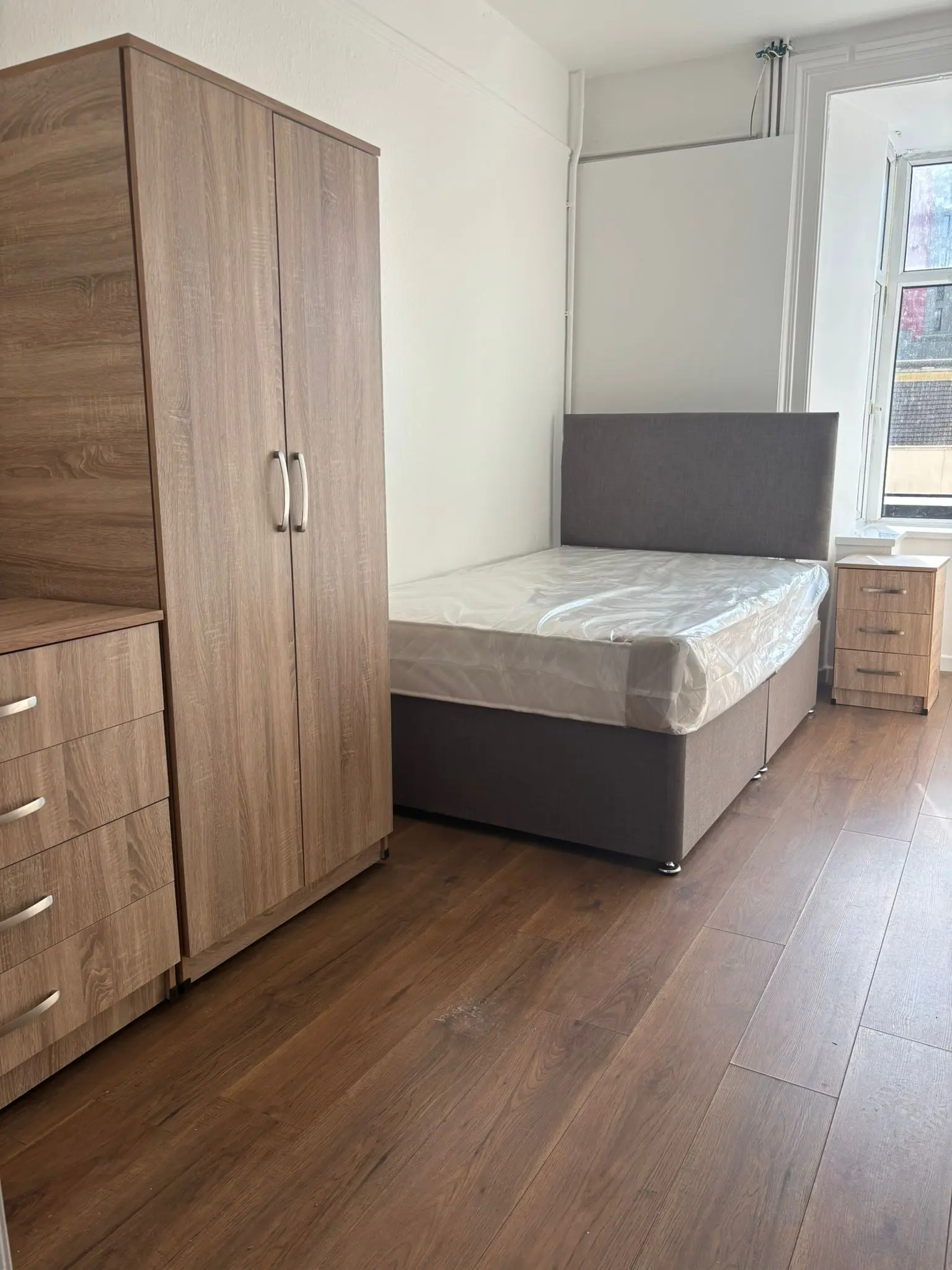 3 Bedroom 1 Bathroom Flat