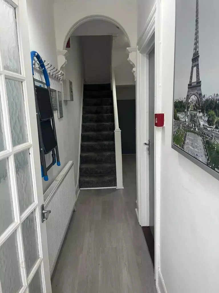6 Bedroom House whole or share