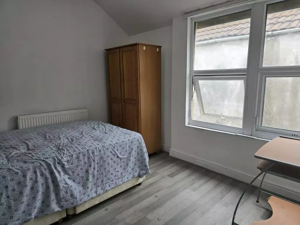 4 bedroom terraced house share