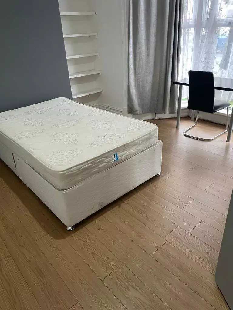 6 Bedroom House whole or share