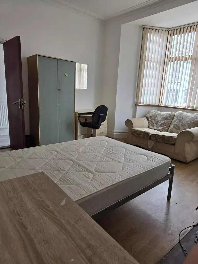 4 bedroom terraced house