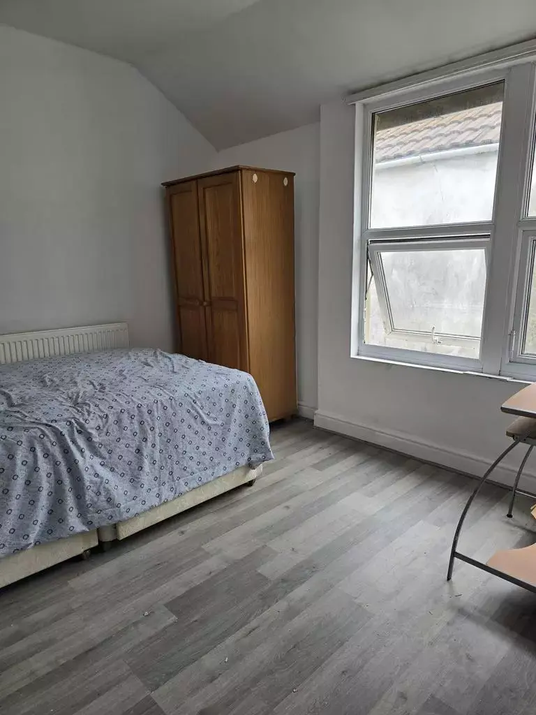 4 bedroom terraced house share