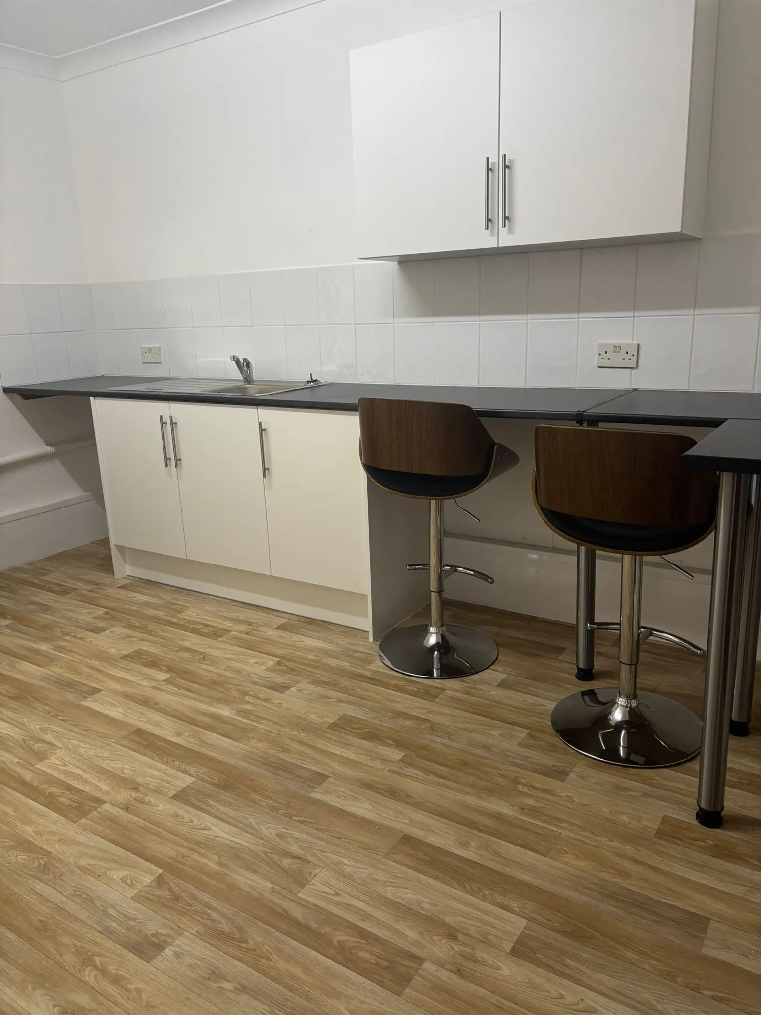 3 Bedroom 1 Bathroom Flat