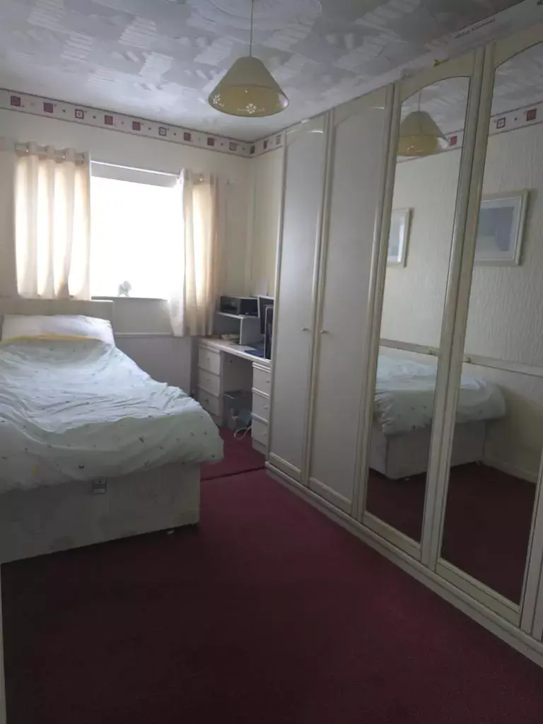 3 bedroom end of terrace house