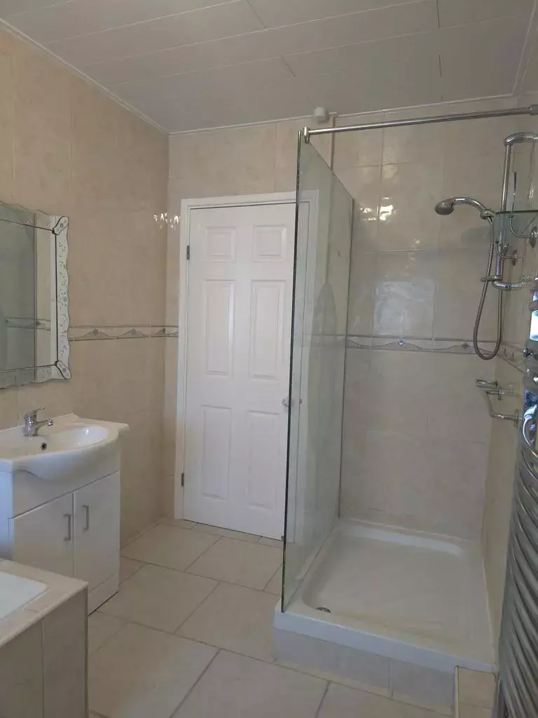 3 bedroom end of terrace house