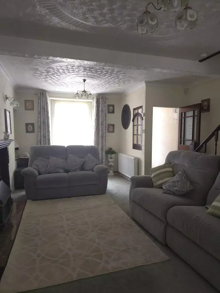 3 bedroom end of terrace house