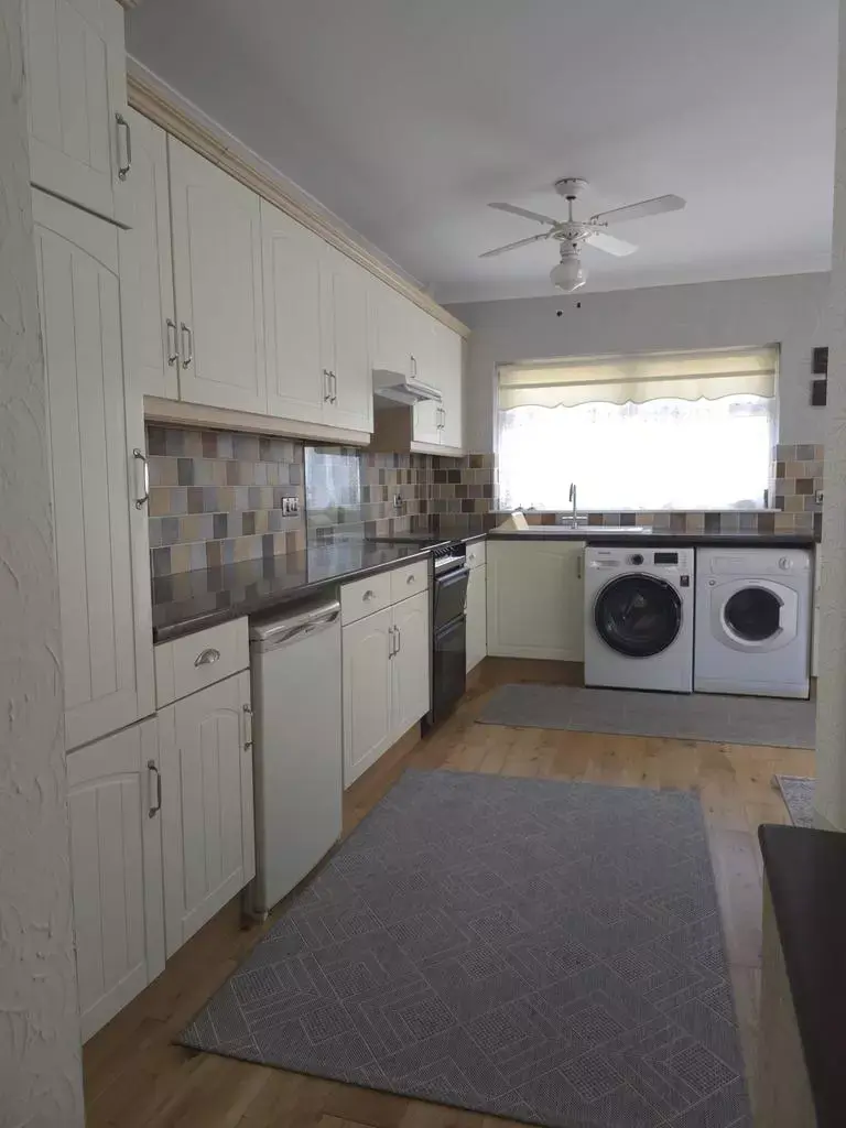 3 bedroom end of terrace house