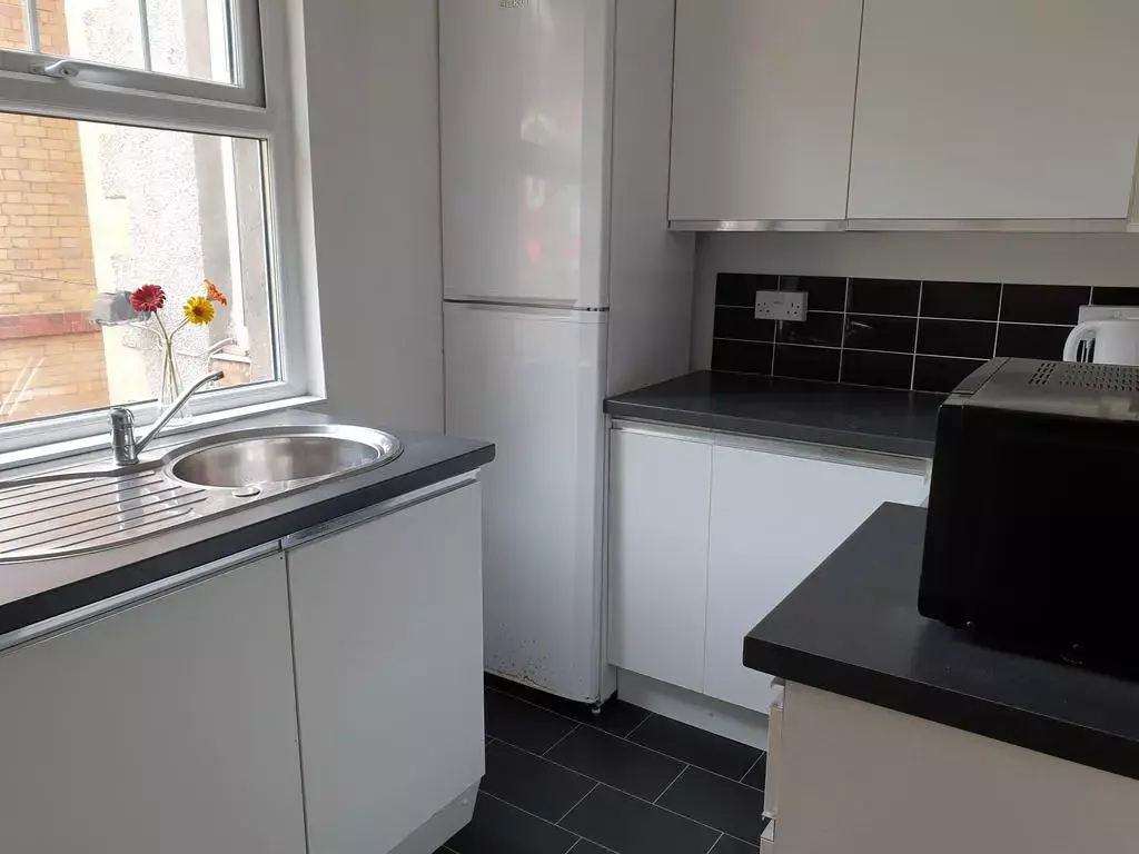 3 bedroom flat share to rent