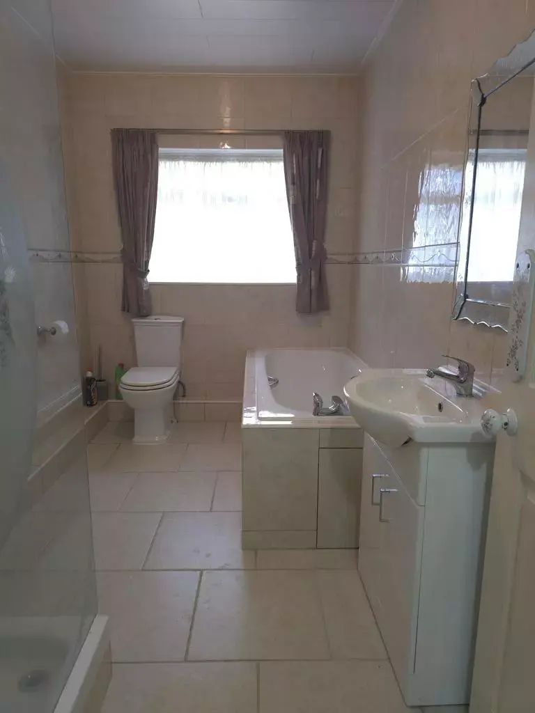 3 bedroom end of terrace house