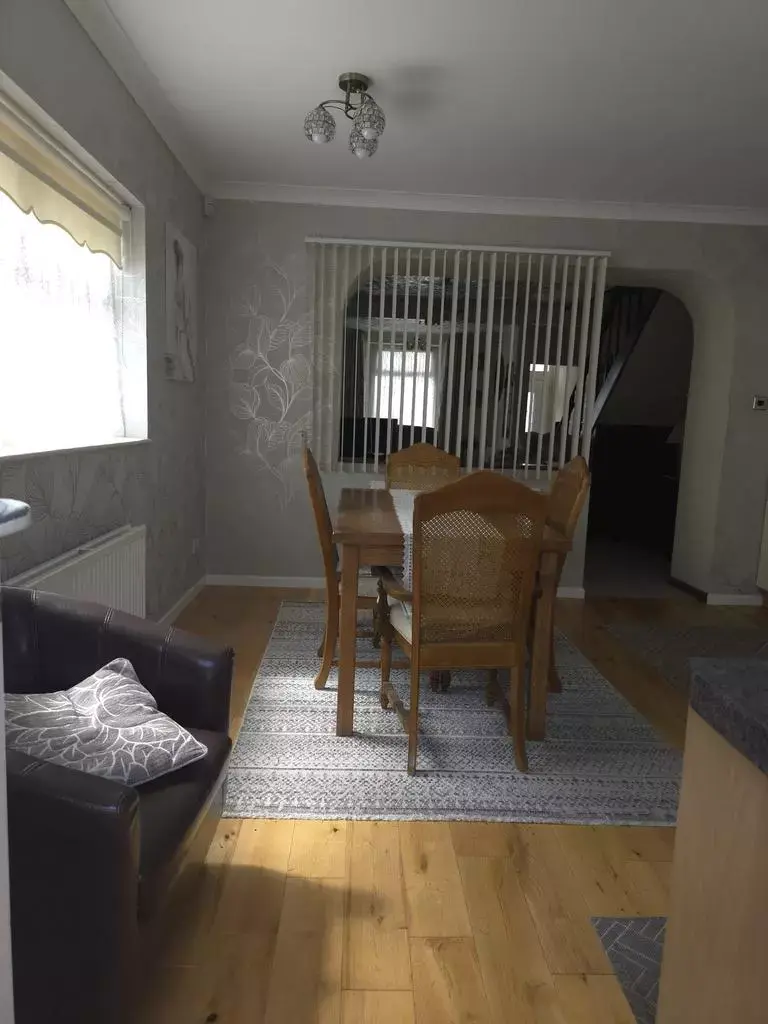 3 bedroom end of terrace house